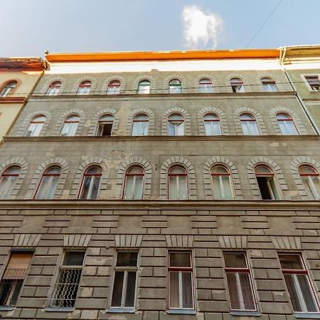 Cozy Nest By The Andrassy Avenue Lägenhet Budapest Exteriör bild